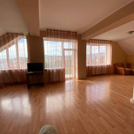 Apartments On Parkaniya 2A Mukacheve Exterior photo