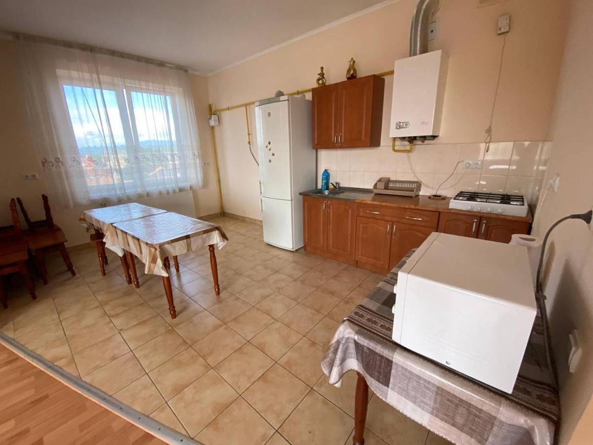 Apartments On Parkaniya 2A Mukacheve Exterior photo