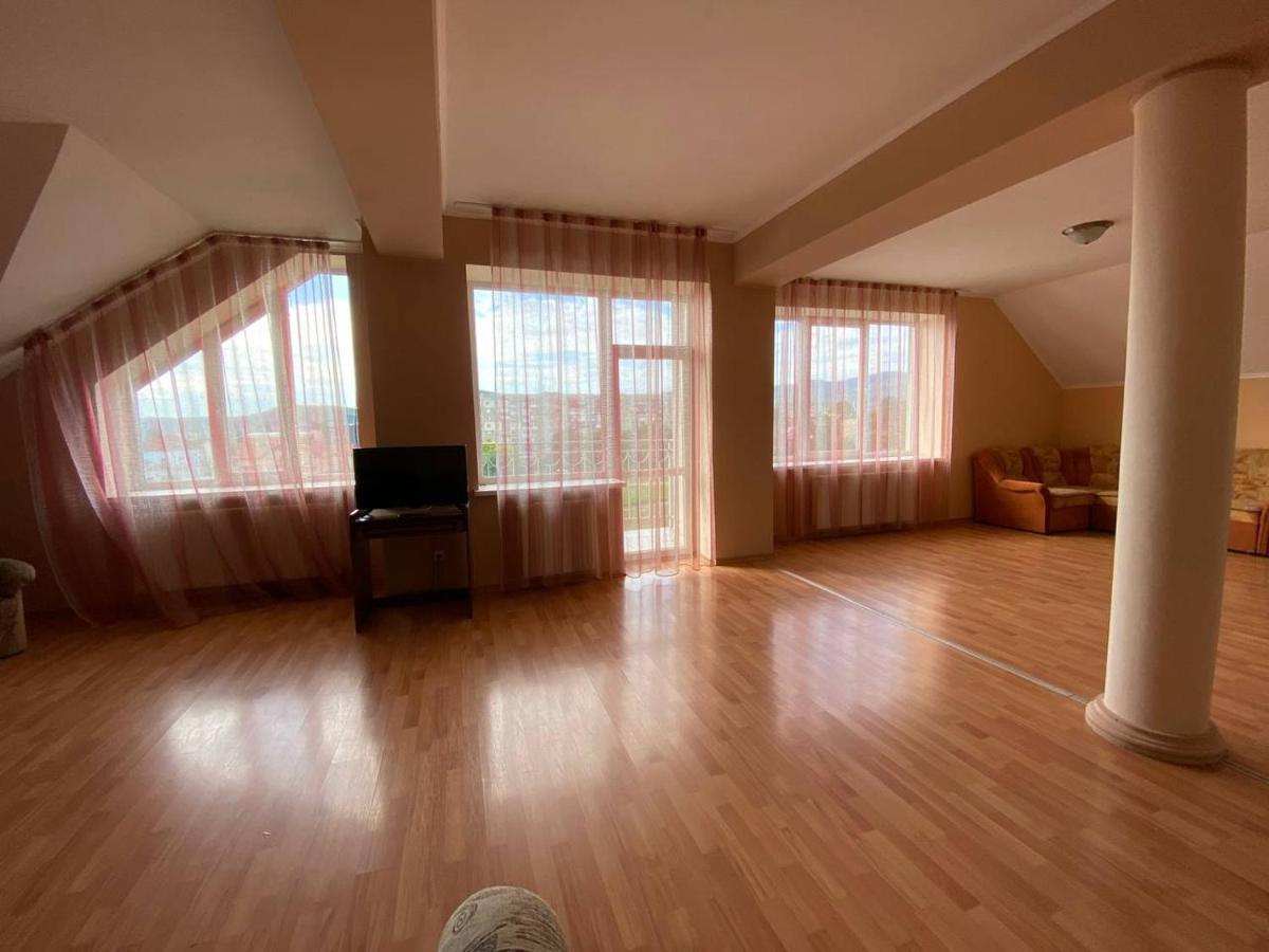 Apartments On Parkaniya 2A Mukacheve Exterior photo